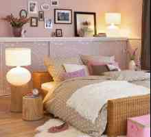 Rafturile deasupra patului și tăblia cu rafturi: confortabil și elegant