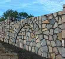 Construirea unui gard din piatră naturală, cu mâinile lor