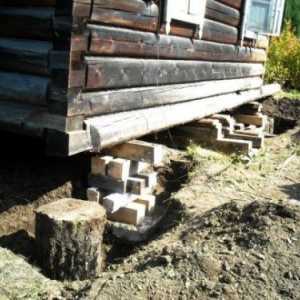 Cum să înlocuiască rapid și ușor fundația sub o casa de lemn?