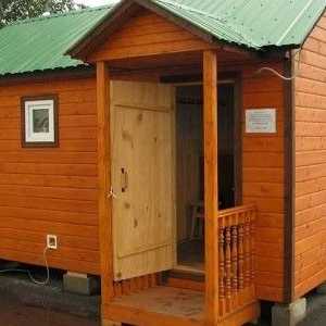Construcții și are un mini saună în țară