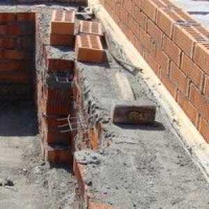 Pereții de zidărie de cărămidă cu izolație interior