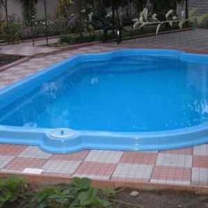 Mini-piscină pe un site suburban