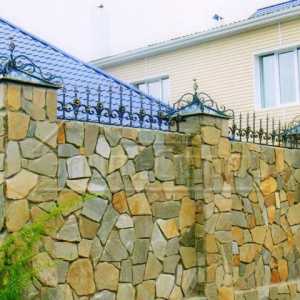 Caracteristici ale construcției de garduri din piatră
