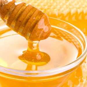 Sare de baie și miere: starea de sănătate a întregului corp, un cadou de la natura însăși