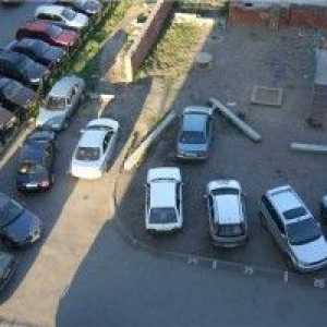 Interdicția de parcare în curte până când se amenință